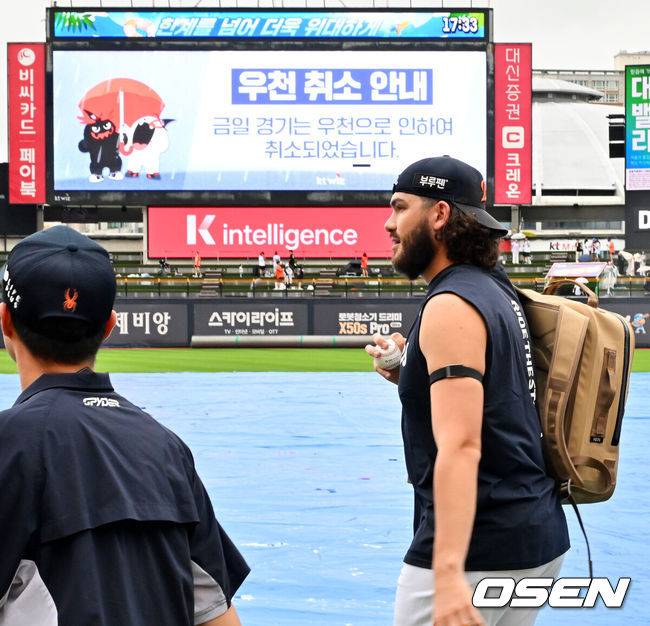 폰세 이런 적 없었는데…우천 취소 다음날, 처음으로 건너뛰었다→한화 PS 준비 모드 '에이스 보호'