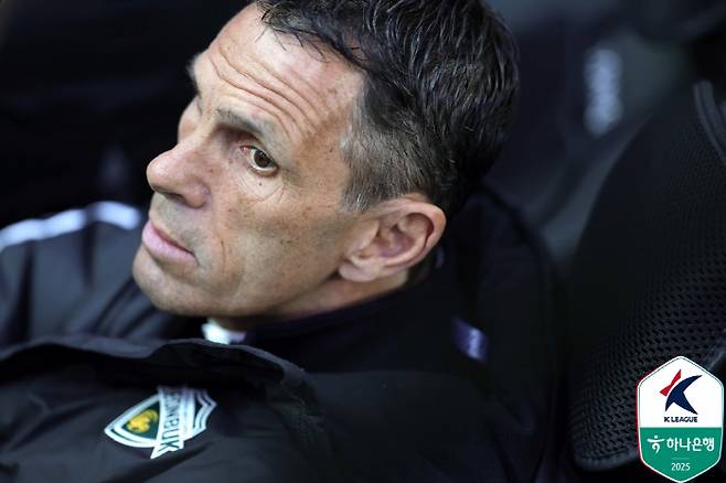 'K리그 초박살' EPL 출신 역대 최고 사령탑, 한국에 초대형 폭탄 예고?...