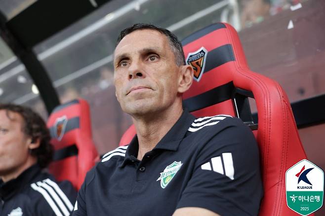 'K리그 초박살' EPL 출신 역대 최고 사령탑, 한국에 초대형 폭탄 예고?...