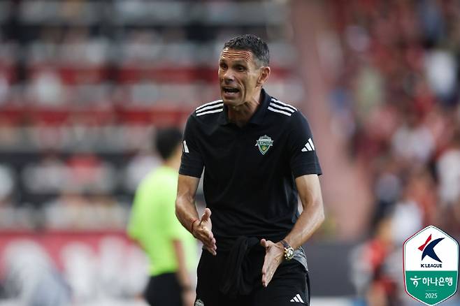 'K리그 초박살' EPL 출신 역대 최고 사령탑, 한국에 초대형 폭탄 예고?...