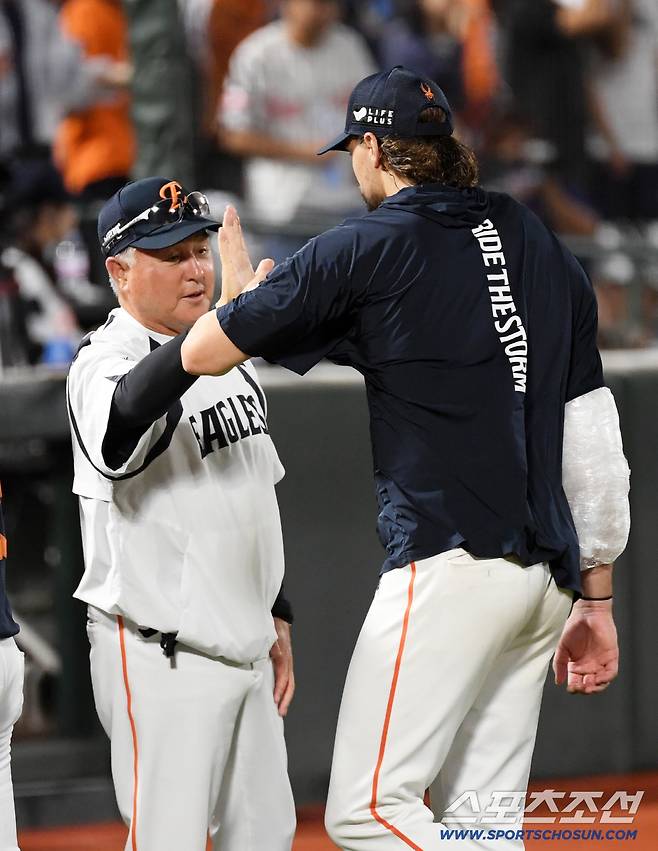 LG 매직넘버 1인데…순위 결정돼도 '16승 투수' 4일 휴식 나간다