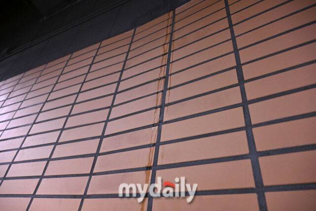 한화 볼파크 '2천억 야구장이 가을비에 줄줄 새네' [한혁승의 포톡]