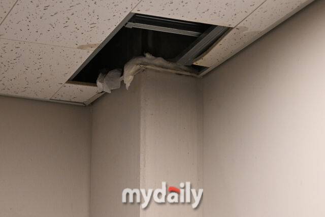 한화 볼파크 '2천억 야구장이 가을비에 줄줄 새네' [한혁승의 포톡]