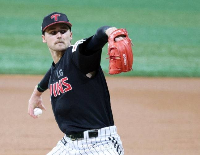 'ERA 0.00' PS 괴물 포기하더니... LG 5억 도박 '신의 한 수', 26세 초짜가 '장군' 날렸다