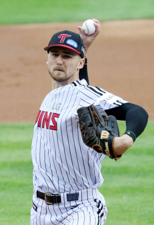 'ERA 0.00' PS 괴물 포기하더니... LG 5억 도박 '신의 한 수', 26세 초짜가 '장군' 날렸다