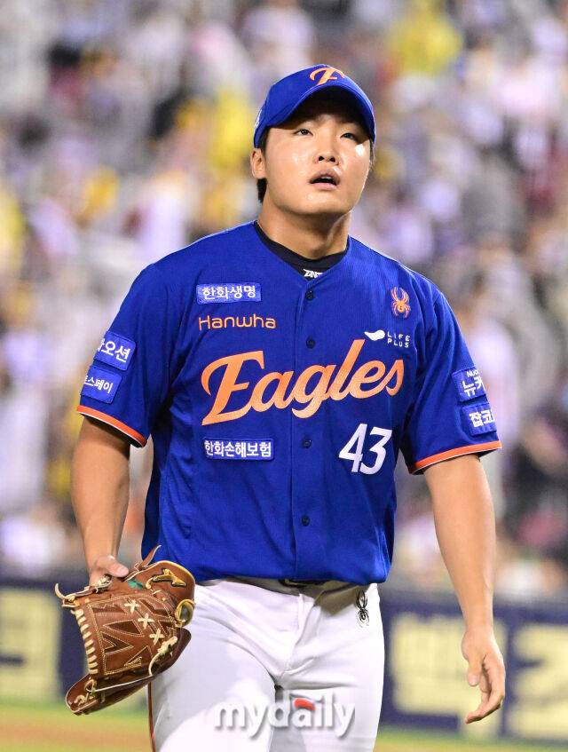 '이럴 수가' LG전 0승 폰세 아니다, 한화 특급루키 이틀 쉬고 깜짝 선발…LG전 ERA 7점대인데, 한화 킬러 만난다