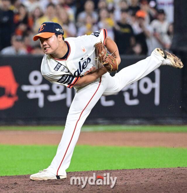 '이럴 수가' LG전 0승 폰세 아니다, 한화 특급루키 이틀 쉬고 깜짝 선발…LG전 ERA 7점대인데, 한화 킬러 만난다