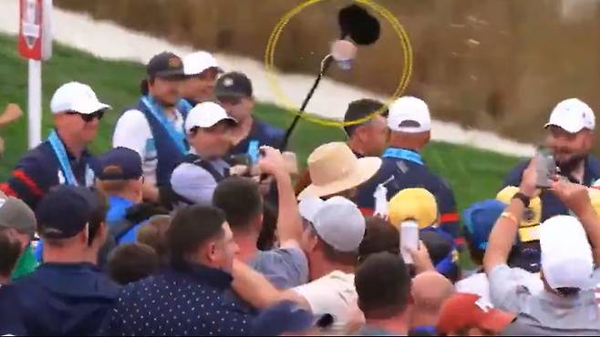 매킬로이 아내에게는 맥주컵 공격, 대회 아나운서는 욕설 구호 선창…매킬로이 부부의 라이더컵 수난