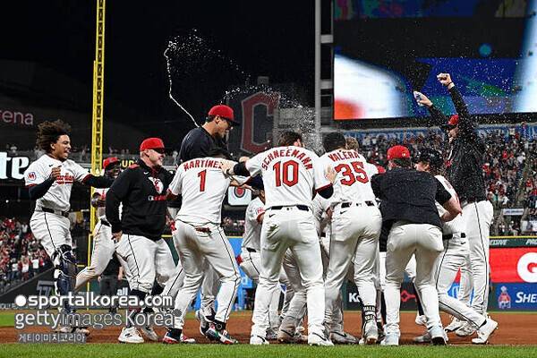 '125년 역사상 최고' 충격의 15경기 반 차 뒤집기가 현실이 되다…불가능한 일이 일어나는 곳이 바로 MLB