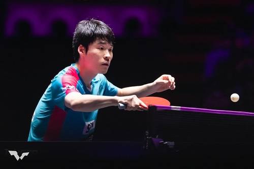 탁구 간판 장우진, 중국 스매시서 세계 1위 왕추친에 0-3 완패