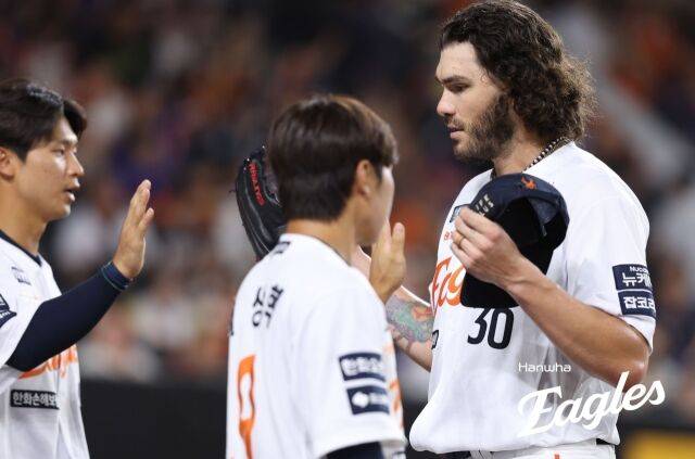 '한화 날벼락' LG 우승 축포 저지 가능한가, 왜 괴력의 폰세 못 나오나…김경문 직접 밝혔다