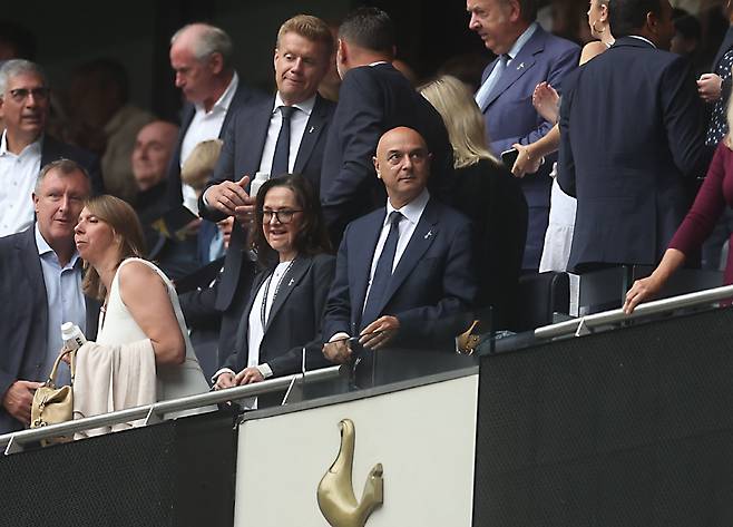 英 최고 매체 폭로, 토트넘 '전설' 손흥민한테도 이러면 난리난다...