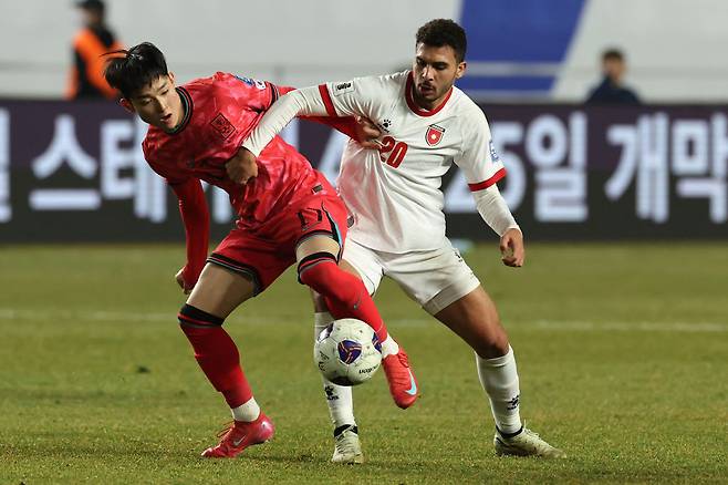 “챔피언십서 뛰기에 기량 부족” 직격탄 날렸다, 韓 축구 절망적인 소식…‘6경기 만에 선발 복귀’ 양민혁, 결정적 기회 놓치자 거센 비판 직면