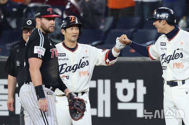 LG, 한화에 3-7로 패해 1위 확정 연기…매직넘버 여전히 '1'
