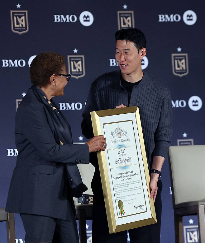 MLS 이적료 신기록이 끝이 아니었다, 손흥민 영입 위해 ‘파격 대우’ 약속…‘선수단 구성 의견 제시·영입 후보 추천’ 등 사실상 ‘단장급’ 막대한 권한 부여