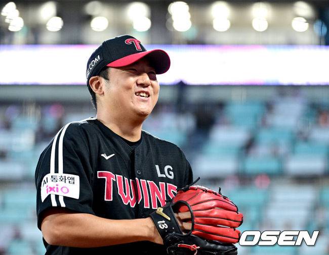 ‘데뷔 첫 완봉도 포기했는데…’ 우승 걸린 '잠실 라이벌전', 왜 4선발 아닌 5선발이 던질까