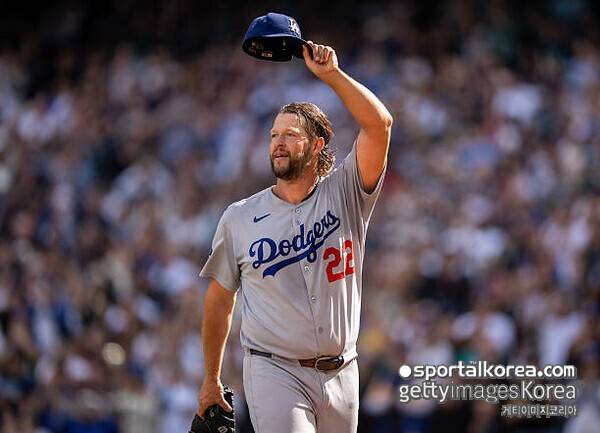 '충격' MLB 전설 커쇼 대신 김혜성이 NLWC 로스터에 합류한다? KIM 와일드카드 합류는 유력, 디비전시리즈는 미지수