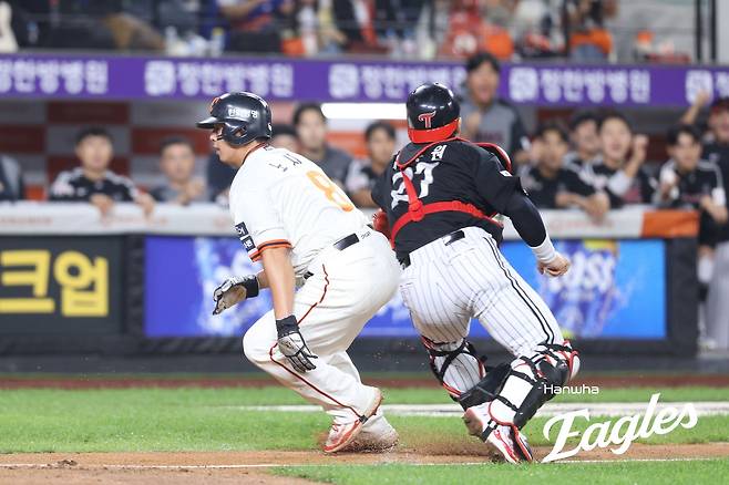 '이럴 수가' LG, 또 홈에서 사고 났다…'26일 악몽' 떠올린 포구 실책, 사령탑 그렇게 당부했는데 [대전 현장]