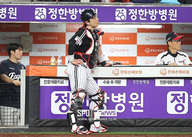 '빈 글러브 태그 또?' 박동원 도대체 왜 그러나…염경엽 감독의 깊어지는 한숨