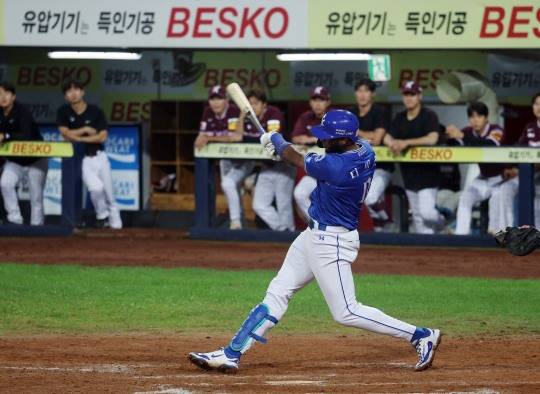 'KBO 외국인 최초 4관왕 눈앞'...한화 폰세, SSG전서 탈삼진 4개만 잡으면 달성