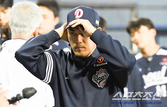 LG 오늘도 우승 실패. 3안타, 2병살타 졸전, 두산에 0대6 패배. 콜어빈-잭로그 총력전 두산은 유종의 미[잠실 리뷰]