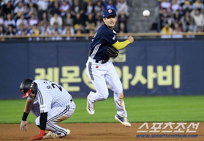LG 오늘도 우승 실패. 3안타, 2병살타 졸전, 두산에 0대6 패배. 콜어빈-잭로그 총력전 두산은 유종의 미[잠실 리뷰]