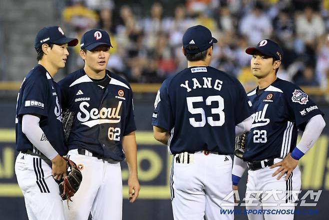 LG 오늘도 우승 실패. 3안타, 2병살타 졸전, 두산에 0대6 패배. 콜어빈-잭로그 총력전 두산은 유종의 미[잠실 리뷰]