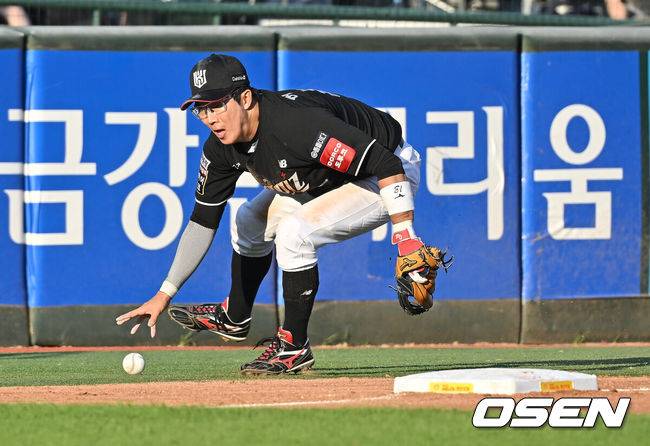 '알까기 실책→포구 실책' 믿었던 40억 3루수의 실책 연발…KT 5강행 가시밭길 열렸다