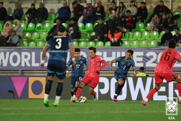 'VAR로 에이스 퇴장시킨 한국 U--20' 파라과이에 0-0 전반마쳐 '후반 기대'