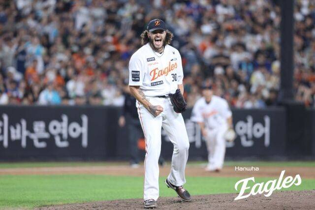 이러다 진짜 1위 결정전 열리나, LG 지고 한화 이기면 모른다…'11일 쉰' 괴력의 17승 에이스 출격 준비, 외인 최초 4관왕 도전