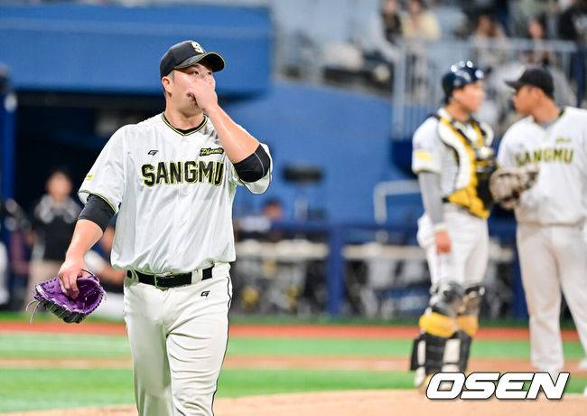 ‘이럴 수가’ 진갑용 아들 볼넷-볼넷-볼넷-볼넷, 챔프전 1이닝 2실점 조기 강판…제구 난조에 눈물 [오!쎈 고척]