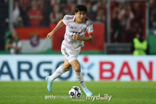 '불안했던 김민재, 결국 사고쳤다'…UCL 파포스전 패스 미스에 비난 집중
