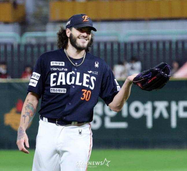 '사상 최초 246K 달성' 한화 폰세, 탈삼진 1위 탈환 '4관왕-MVP 예약' [인천 현장]