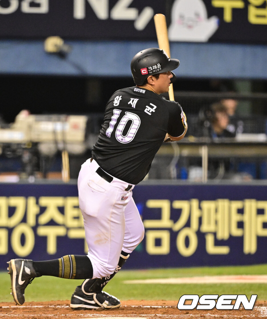 5위 싸움 최종전에서 결판난다...'소형준 10승+황재균 역전타' KT, KIA 9-3 제압 기사회생 [광주 리뷰]