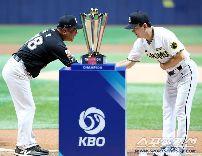 '이럴수가 대이변' 14년 연속 1위의 10실점 붕괴…KT, 상무 꺾고 초대 챔피언 됐다[고척 리뷰]