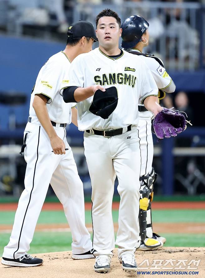 '이럴수가 대이변' 14년 연속 1위의 10실점 붕괴…KT, 상무 꺾고 초대 챔피언 됐다[고척 리뷰]