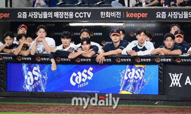 한화 이렇게 허망할 수가 있나, 26아웃→안타→대타 투런→볼넷→끝내기 투런…김서현 3연투 무리였나, 이렇게 꿈이 좌절되다 [MD인천]