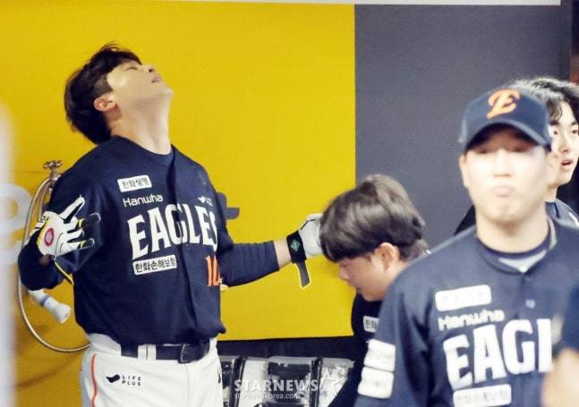 '기적의 한화인줄 알았는데' 1아웃 남기고 김서현이 무너졌다, 투런포 2방에 와르르 '2위 확정' [인천 현장리뷰]