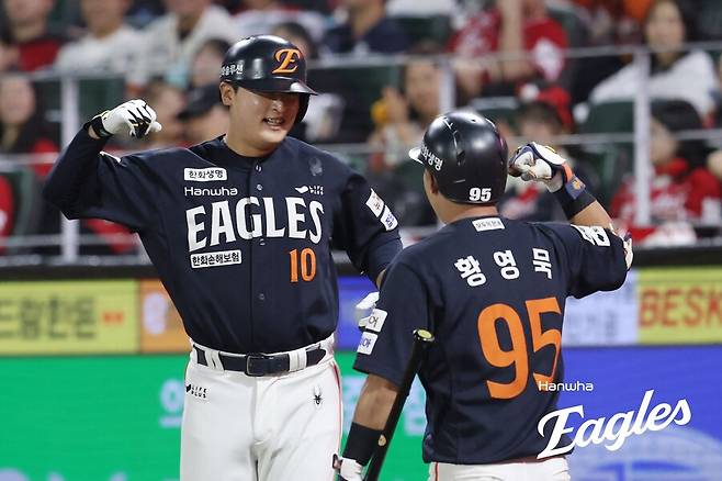 ‘한화 망연자실 대충격’ 김서현 9회 2사 후 투런포→또 투런포 허용 충격 역전패… 한화 기적 사라지고, LG 정규시즌 우승 확정 [인천 게임노트]