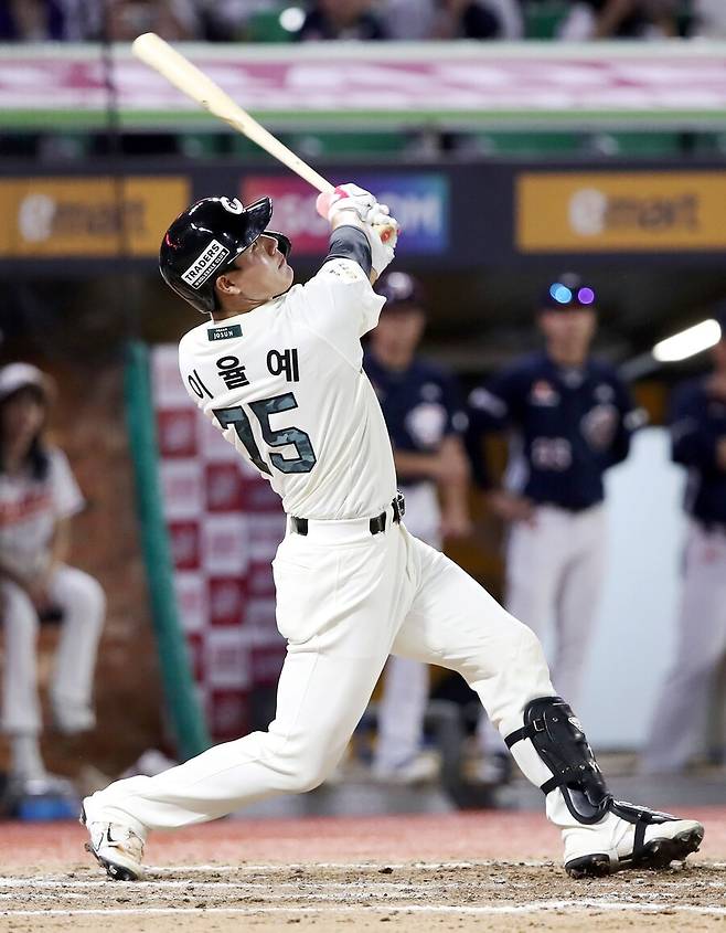 ‘한화 망연자실 대충격’ 김서현 9회 2사 후 투런포→또 투런포 허용 충격 역전패… 한화 기적 사라지고, LG 정규시즌 우승 확정 [인천 게임노트]