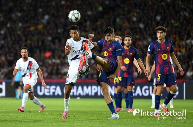 [UCL REVIEW] 골대 강타한 이강인 왼발 감아차기...'하무스 극장골' PSG, 바르셀로나에 2-1 역전승