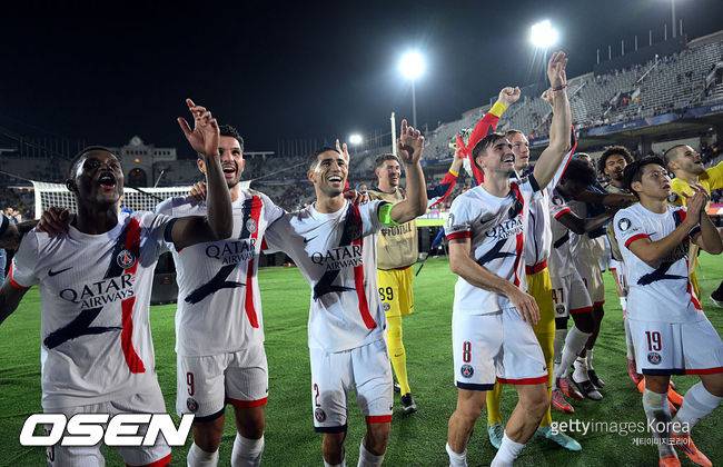 '92% 패스 성공·골대 강타' 이강인, PSG 극장승 언성 히어로... 바르셀로나 수비진 흔든 단 한 사람