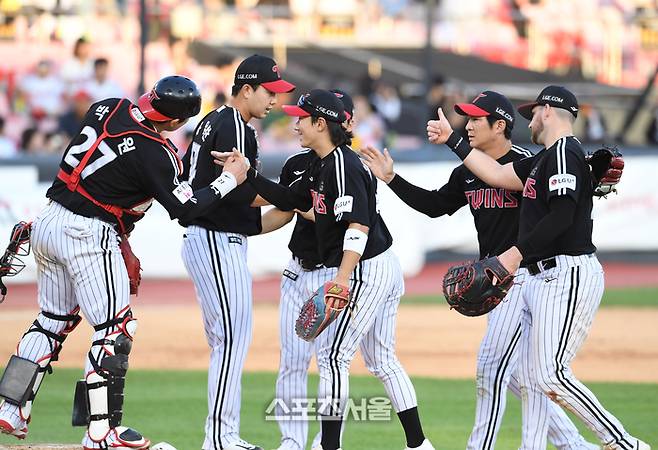 ‘KS 직행’ LG, 누가 올라와도 두렵지 않은 이유…2~4위 팀 상대 ‘모두 승률 5할 이상’ [LG 우승]