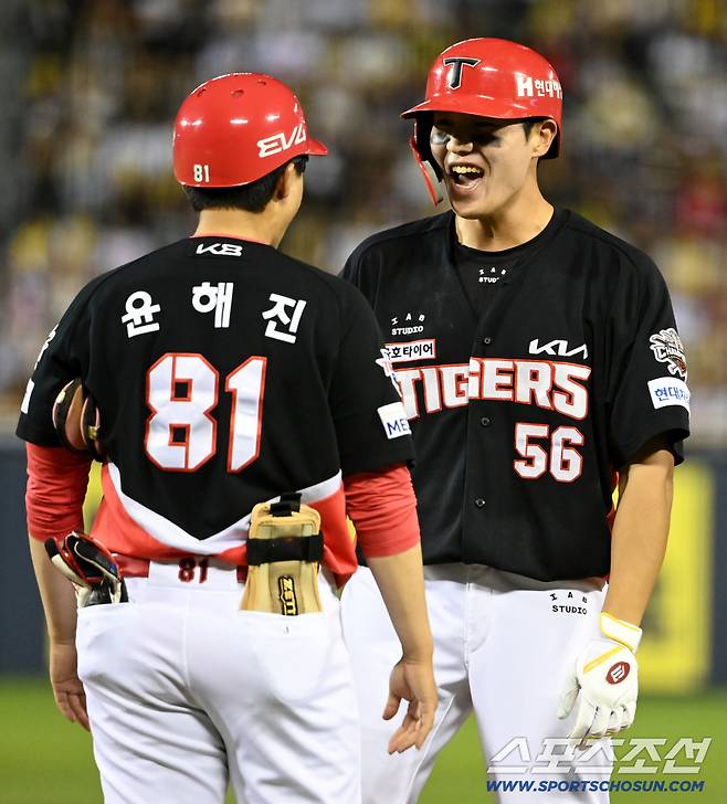 '와 215.9배 미쳤다' KIA 2군 선수의 기적, 유니폼 판매량 폭등…33홈런 외국인까지 밀어낼까