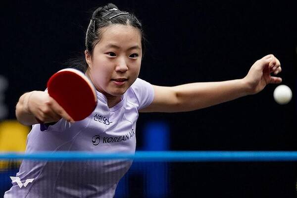 '삐약이' 신유빈, 중국 스매시 16강서 세계랭킹 4위 콰이만 3-2 제압