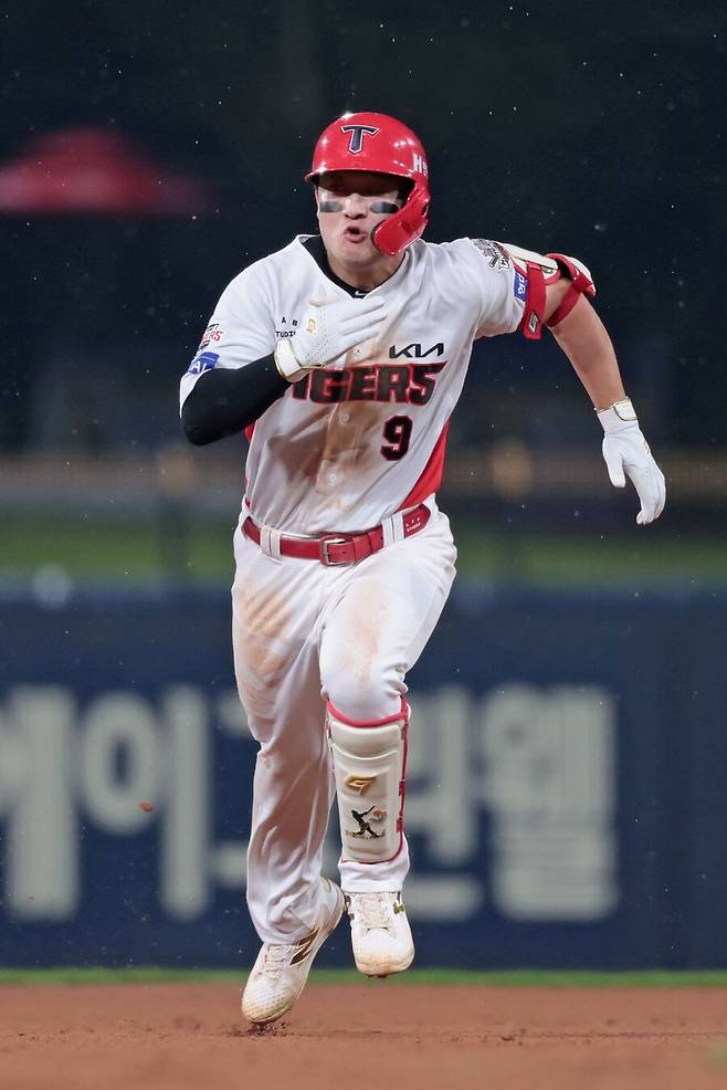 KIA 팬들 또 깜짝 놀랐다… 뛰다 또 부상 위기, 도대체 이 넘치는 에너지를 어찌할꼬