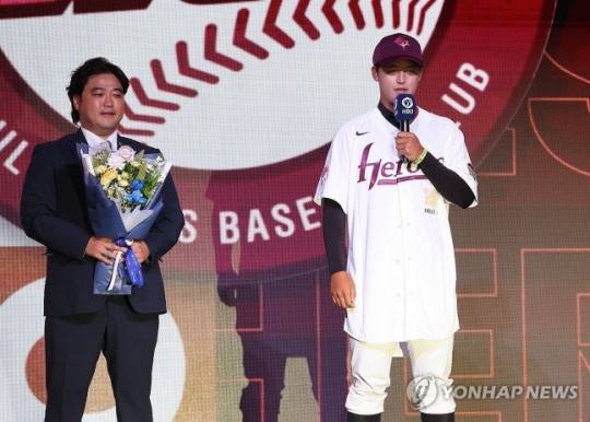 '선수 육성인가, 선수팔이인가?'…키움, 송성문에 이어 안우진도 2028년 포스팅 유력, 박준현까지 대기