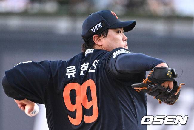 한화 1위 불발 충격파, 류현진 10승-규정이닝 다 포기하다니…1R 군필 유망주 '최종전 선발' 미래 투자
