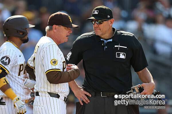 ABS 있는 한국이 부럽네...'MLB 125년 역사상 최악의 오심' 피해자로 전락한 샌디에이고