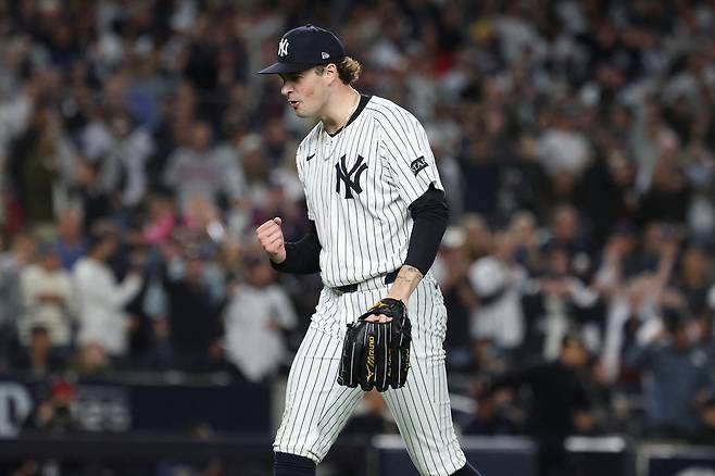 ‘미쳤다’ 24세 신인이 8이닝 12K, MLB 역사에 남을 PS 대호투··· 양키스가 ‘숙적’ 보스턴을 꺾었다